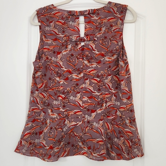 Beautiful Cabi sleeveless peplum top. Dusty lavender color with bird pattern. - Picture 6 of 6